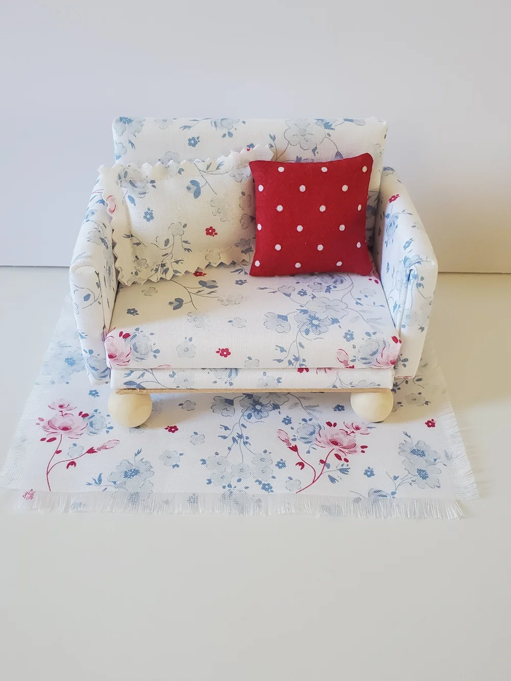 Miniature Dollhouse 1:12 Scale Loveseat Floral Sofa Maileg